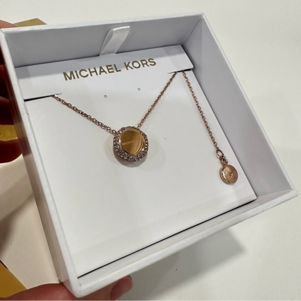 NEW Michael Kors Crystals Paved Disc Medallion Necklace Rose Gold - Picture 4 of 9